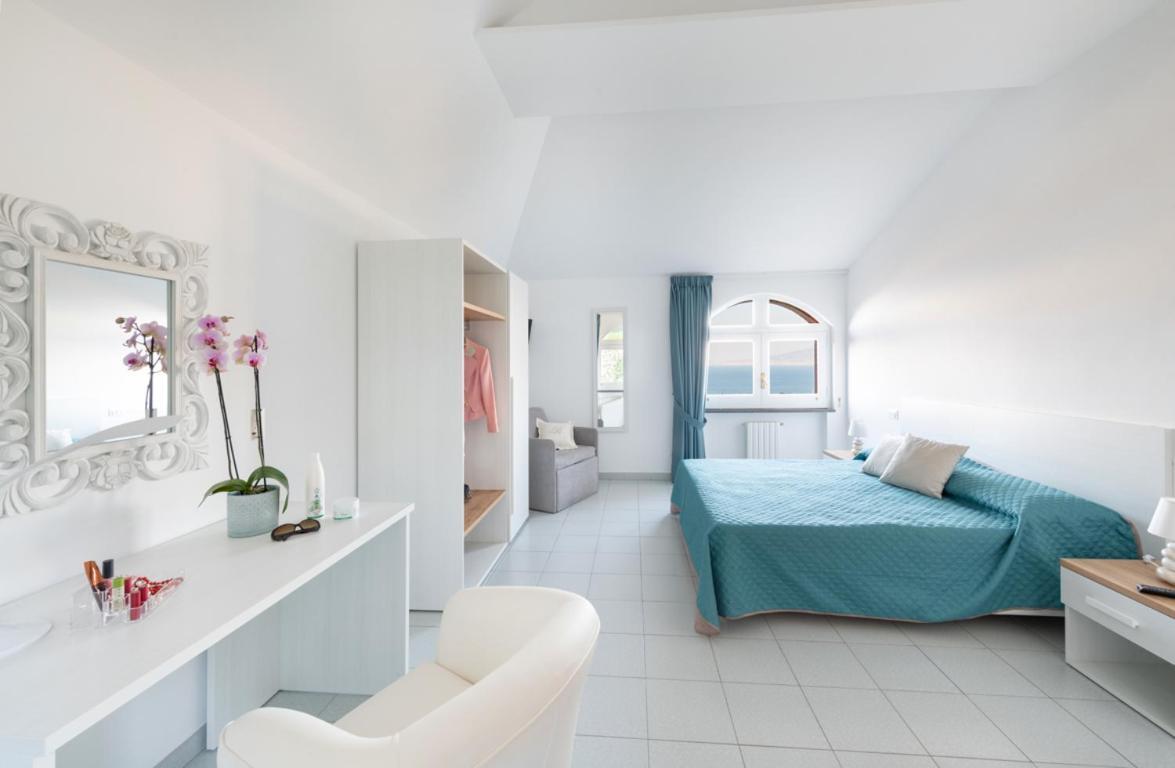 Sorrentovibes - Sea View Rooftop Apartment With Jacuzzi & Garden Exterior foto
