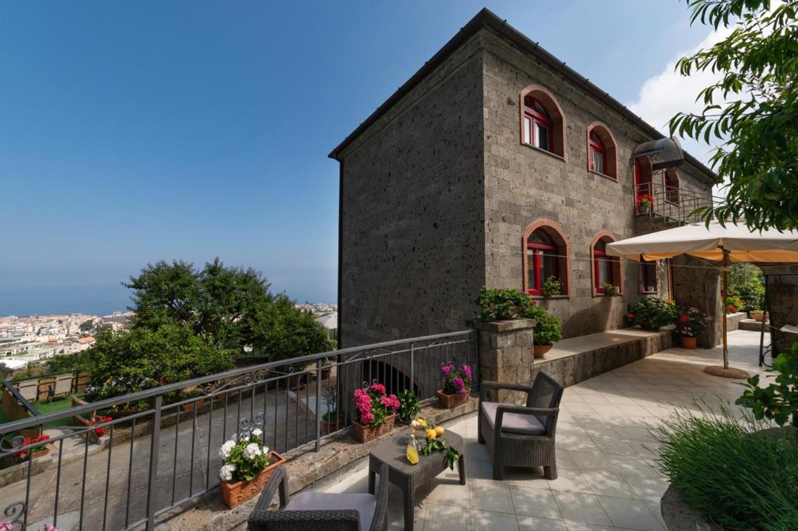 Sorrentovibes - Sea View Rooftop Apartment With Jacuzzi & Garden Exterior foto