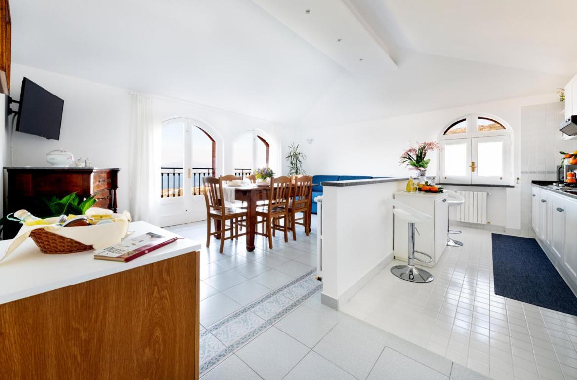 Sorrentovibes - Sea View Rooftop Apartment With Jacuzzi & Garden Exterior foto