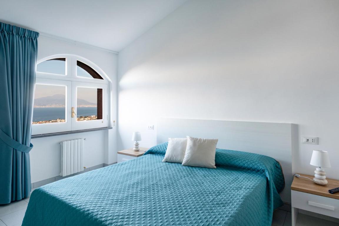 Sorrentovibes - Sea View Rooftop Apartment With Jacuzzi & Garden Exterior foto