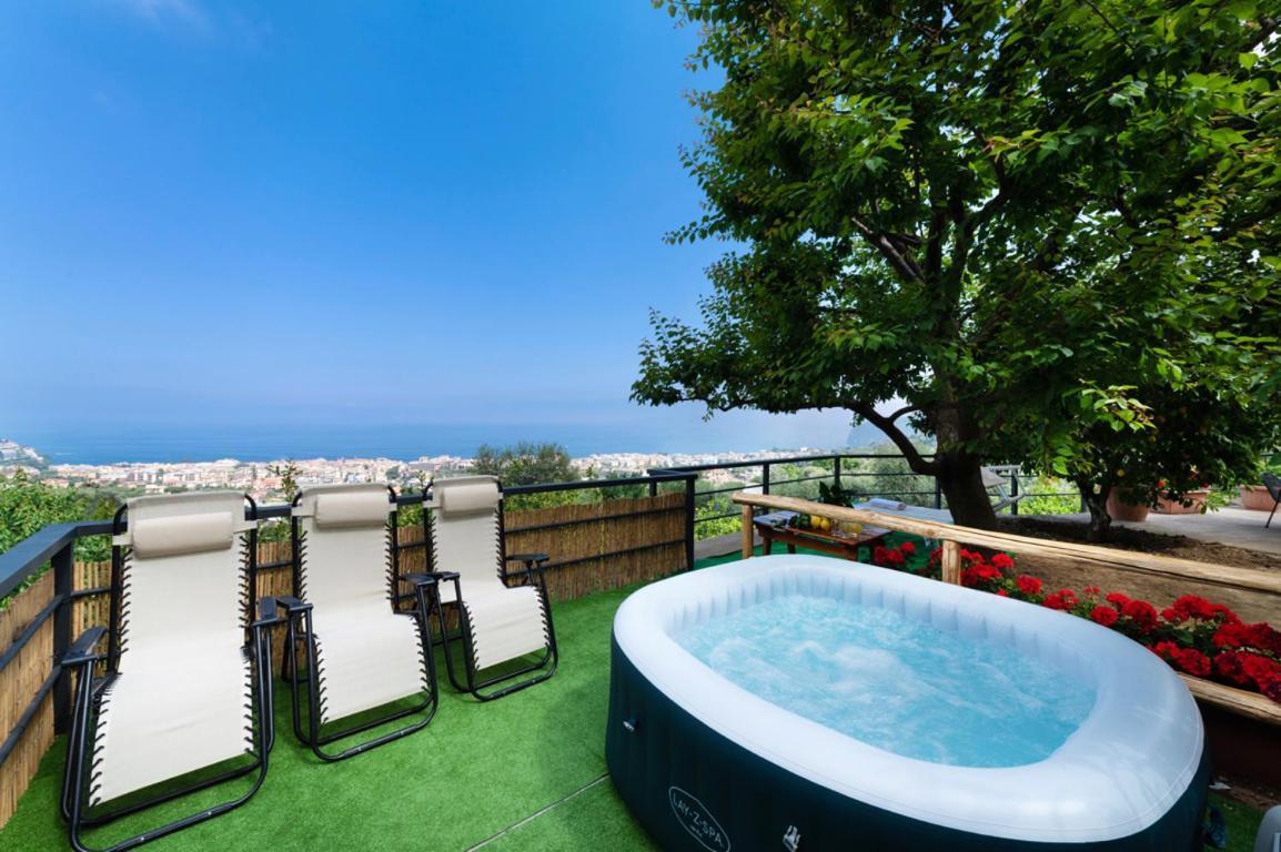 Sorrentovibes - Sea View Rooftop Apartment With Jacuzzi & Garden Exterior foto